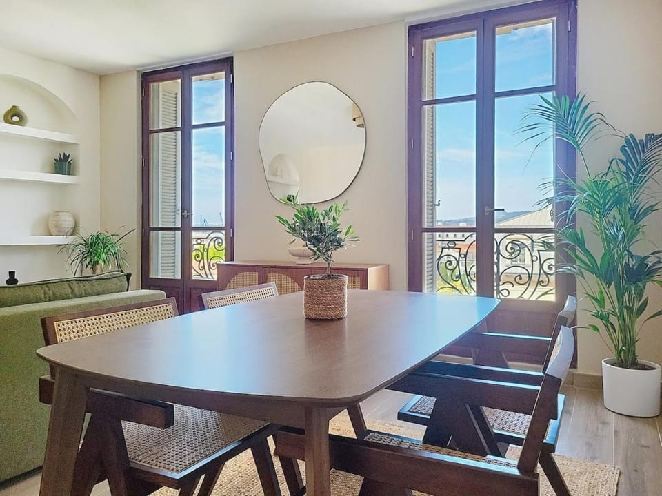 L'Anatole - superbe vue rade, hypercentre & vivant Apartment in Toulon