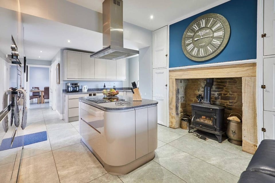 Kitchen or kitchenette, oven, stove
