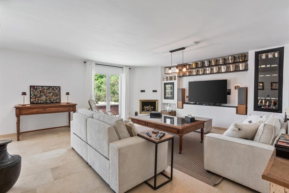 Property building, Living room