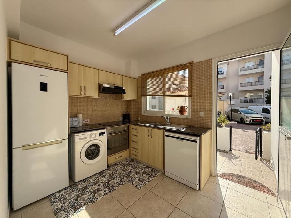 View (from property/room), Parking, dishwasher, oven, stove, washing machine, kitchen