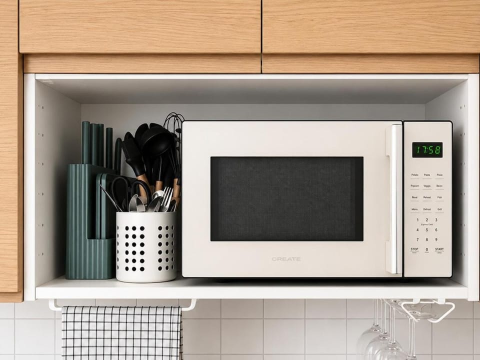 Kitchen or kitchenette, microwave, oven