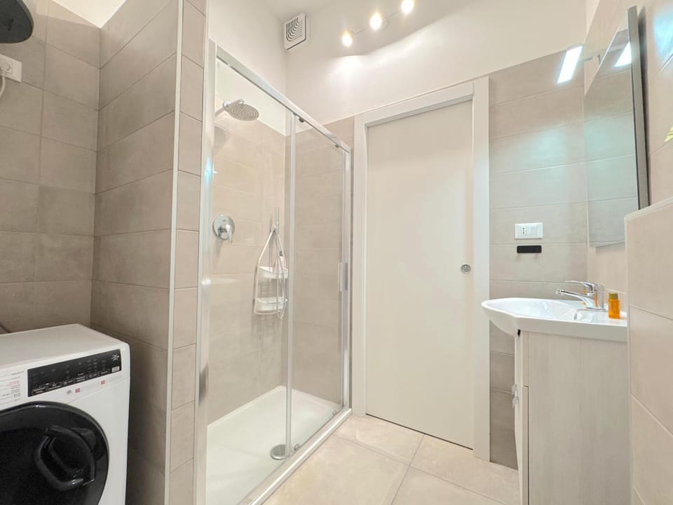 Shower, Bathroom, washing machine