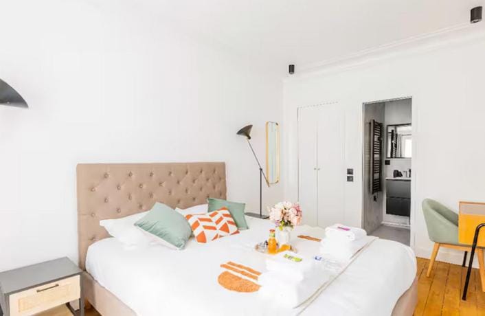 Beautiful Apartment for 4 Victor Hugo Apartment in Paris