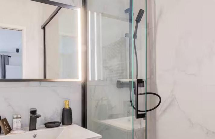 Beautiful Apartment for 4 Victor Hugo Apartment in Paris