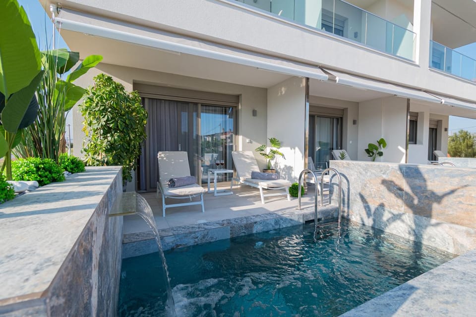 Property building, Swimming pool