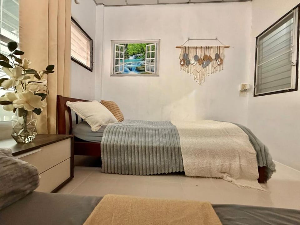 5BR House near BTS & DMK, Free Van, Pets OK, 9 Villa in Bangkok