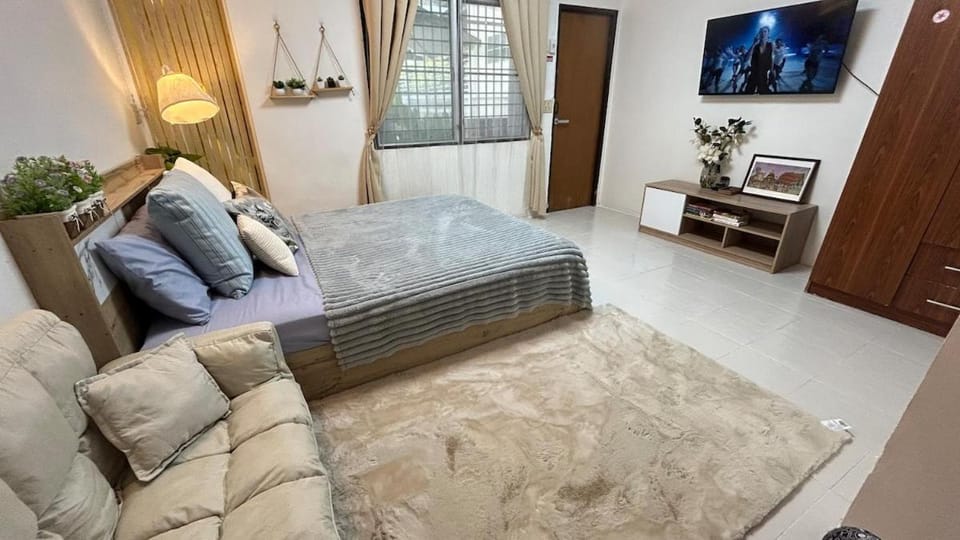 5BR House near BTS & DMK, Free Van, Pets OK, 9 Villa in Bangkok