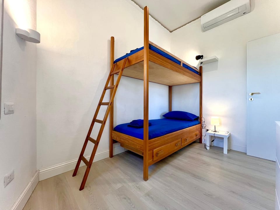 Bed, Photo of the whole room, Bedroom, bunk bed