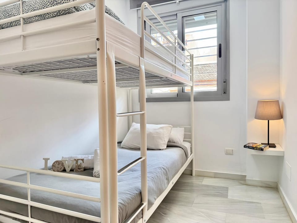 Bed, Photo of the whole room, Bedroom, bunk bed, towels