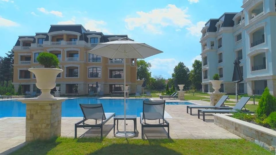 Garden, Pool view, Swimming pool, sunbed