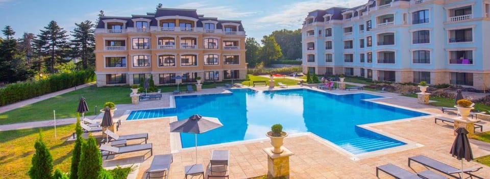 Garden, Swimming pool, Swimming pool