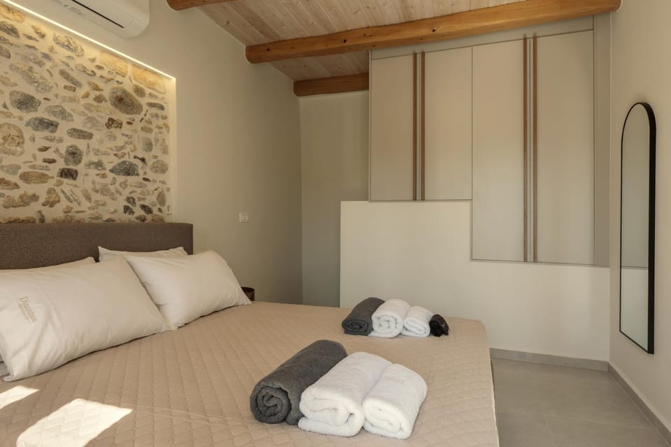 Bedroom, towels