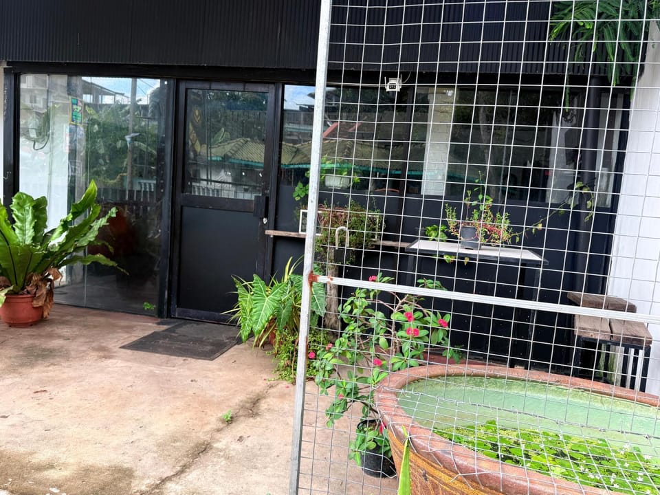 Bed Station Negombo Hostel in Negombo