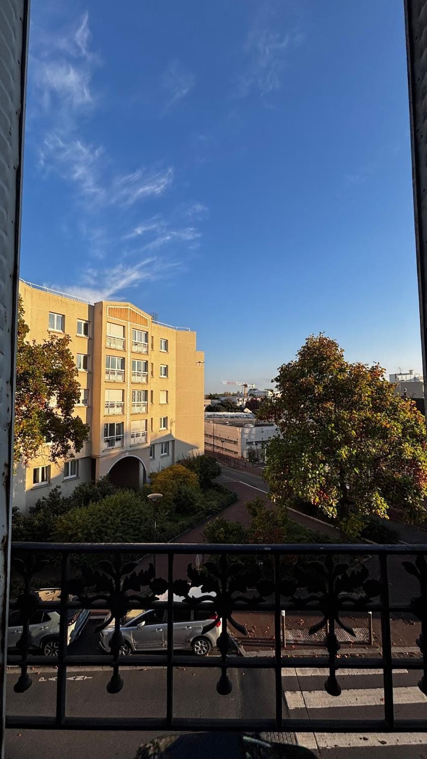 Quiet apartment near Paris & La Défense Apartment in Suresnes