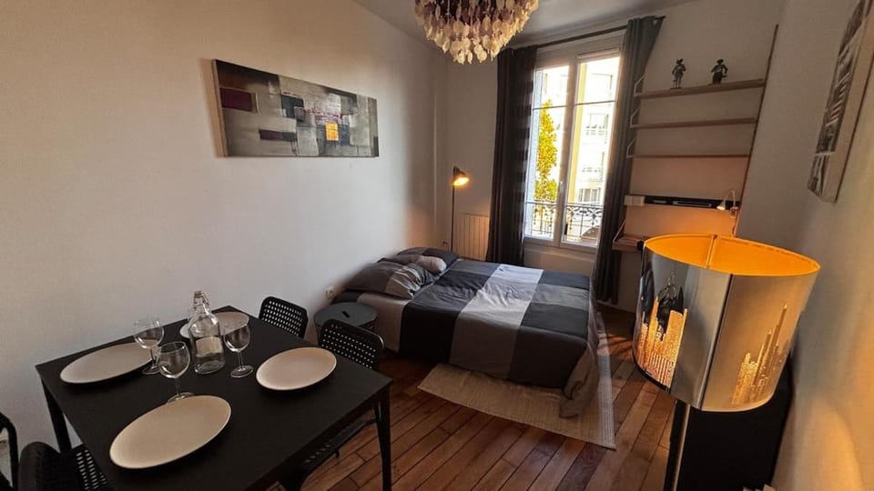 Quiet apartment near Paris & La Défense Apartment in Suresnes