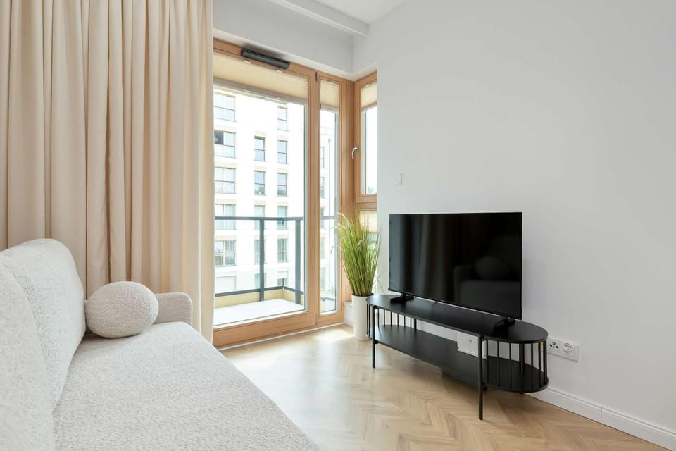 TV and multimedia, Living room, Seating area, Evening entertainment