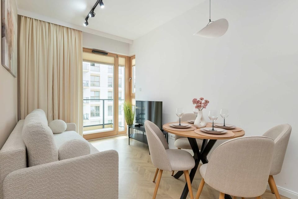 TV and multimedia, Living room, Seating area, Evening entertainment