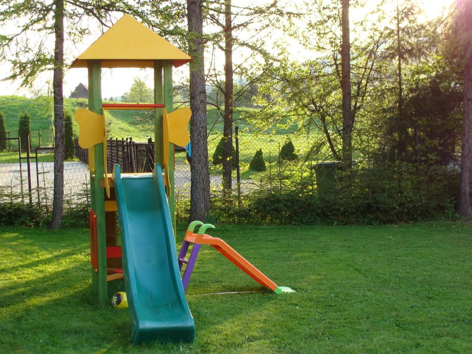 Spring, Day, Neighbourhood, Natural landscape, BBQ facilities, Children play ground, Garden, Balcony/Terrace