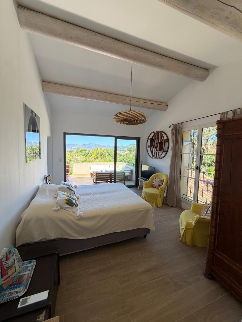 Natural landscape, Photo of the whole room