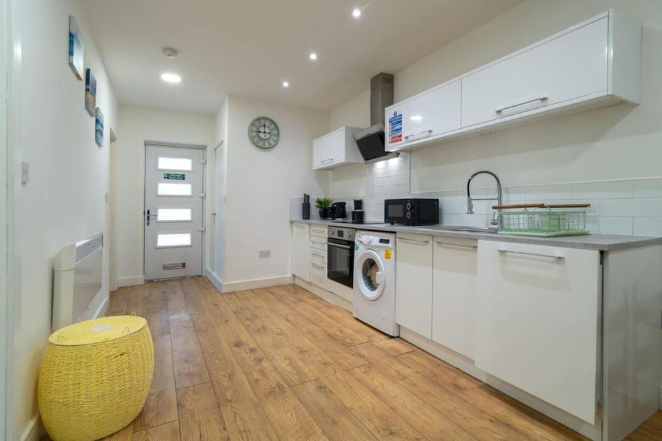 Cozy Urban 2BR with courtyard Apartment in Gloucester