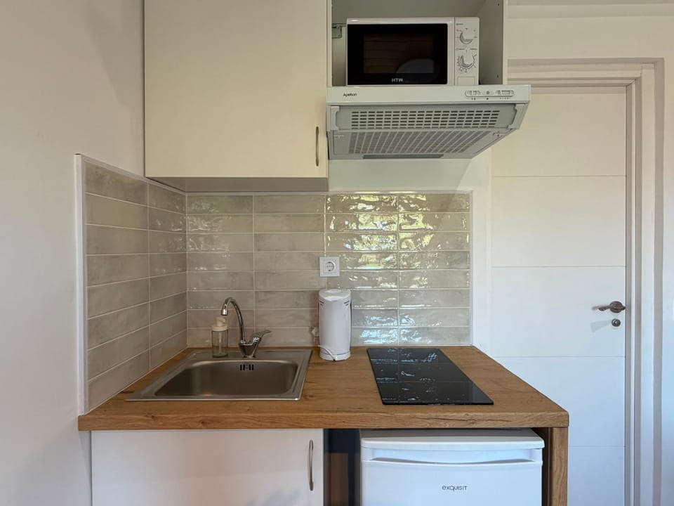 Kitchen or kitchenette, stove