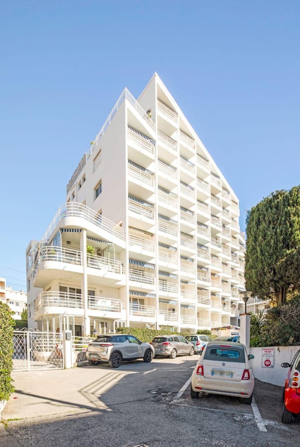 Les Tropiques bord de mer Apartment in Antibes