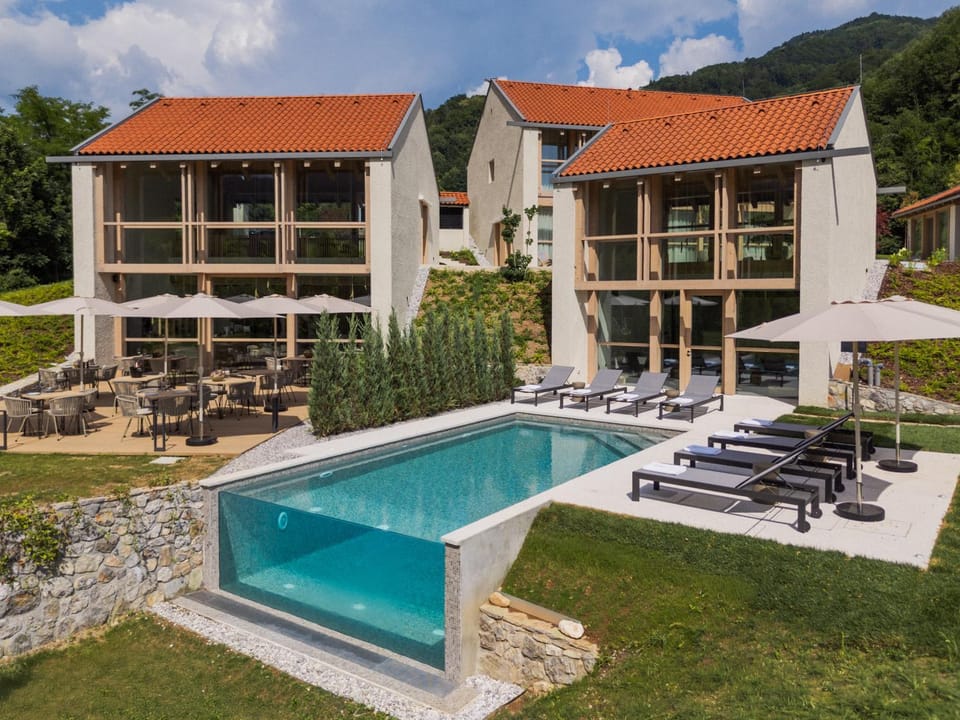 Restaurant/places to eat, Swimming pool