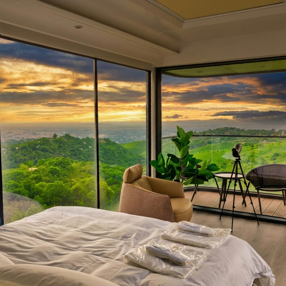 Bed, Natural landscape, View (from property/room), Balcony/Terrace, Bedroom