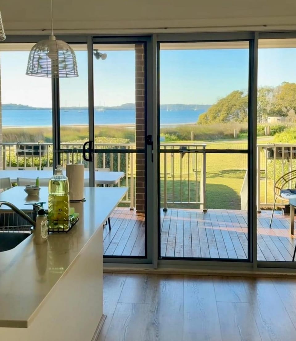 8-Person Waterfront Beach House Stunning Views House in Sydney