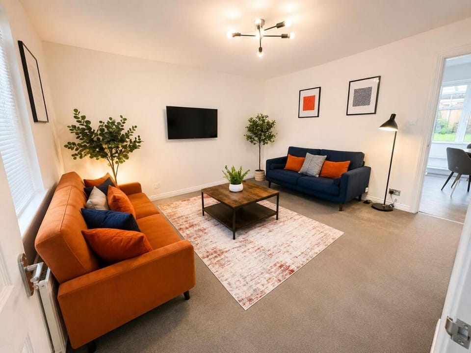 Comfortable 3BR Home with Parking Near City Apartment in Derby