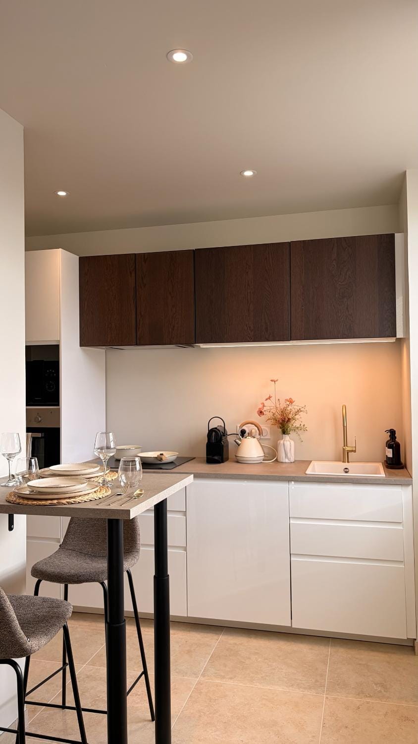 Coffee/tea facilities, stove, kitchen