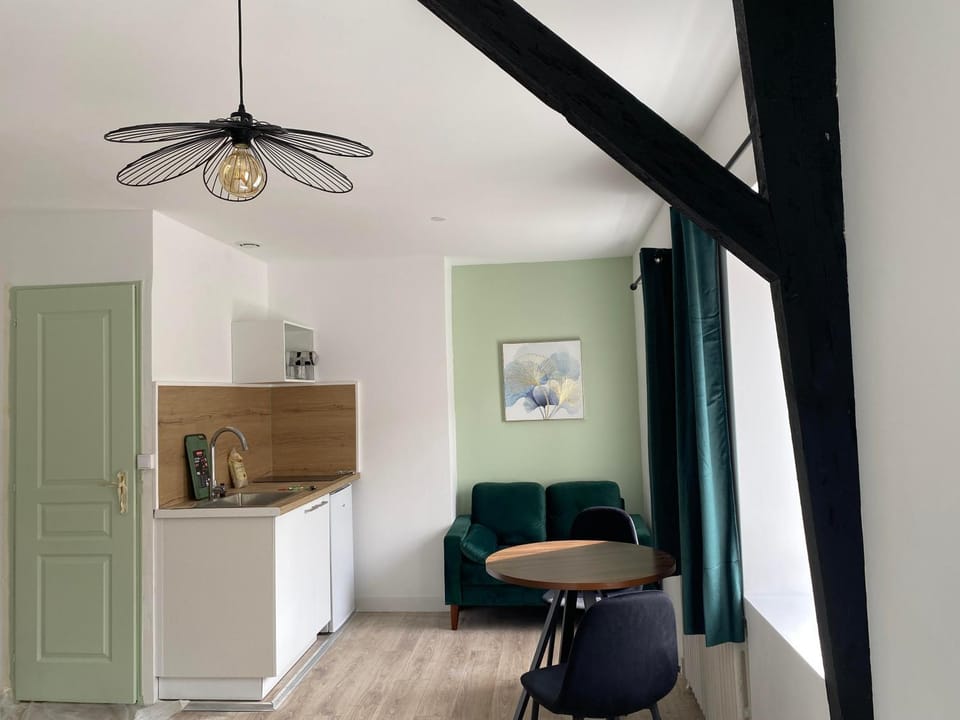 Kitchen or kitchenette, microwave, stove, kitchen