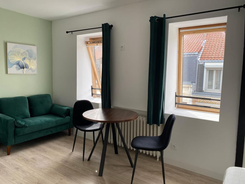 Seating area, Dining area