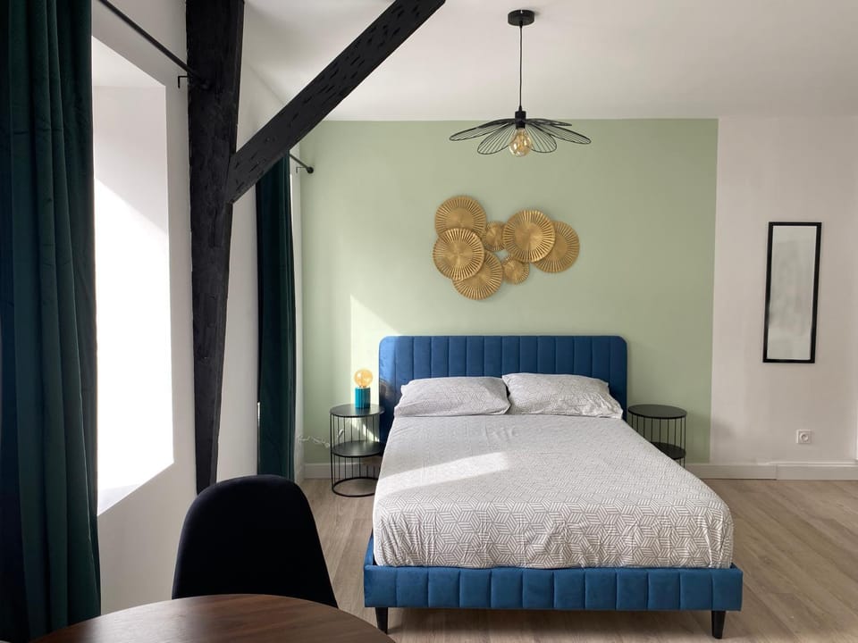 Bed, Photo of the whole room, Bedroom