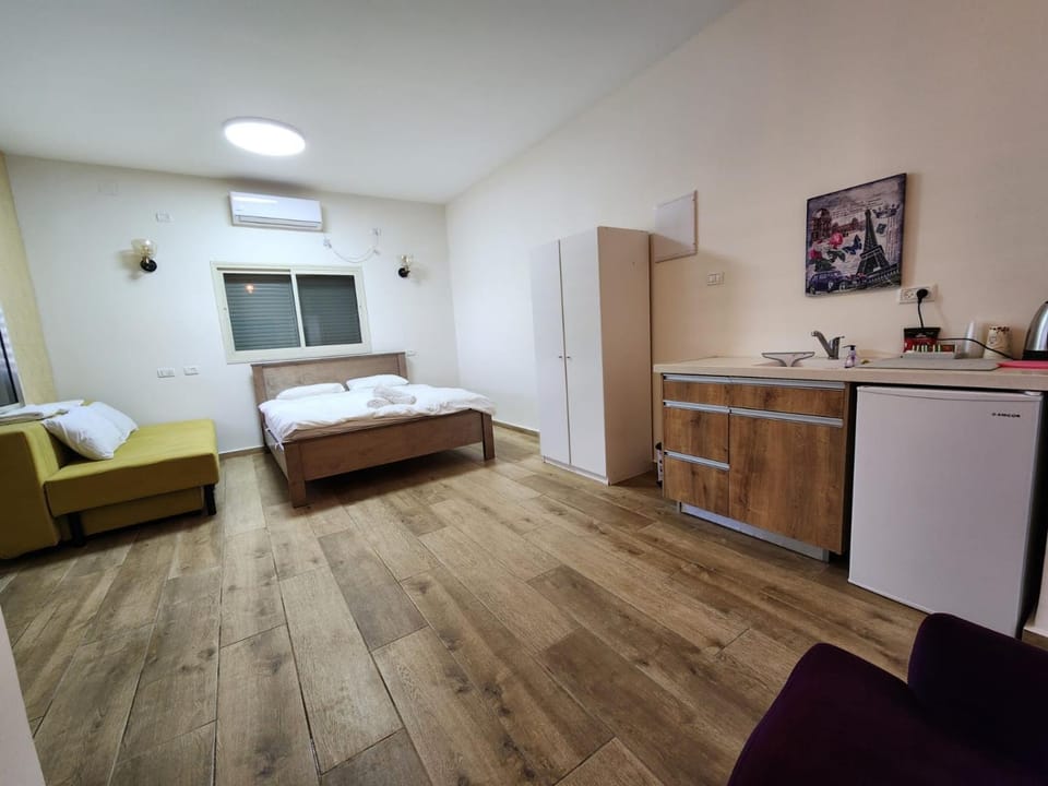 Bed, Kitchen or kitchenette, Photo of the whole room, Bedroom, wardrobe