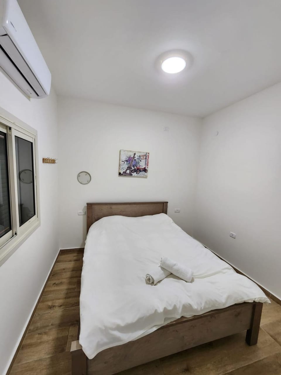 Bed, Photo of the whole room, Bedroom, air conditioner