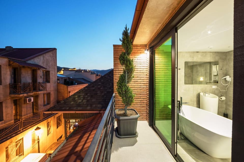 Bathroom, View (from property/room), Balcony/Terrace