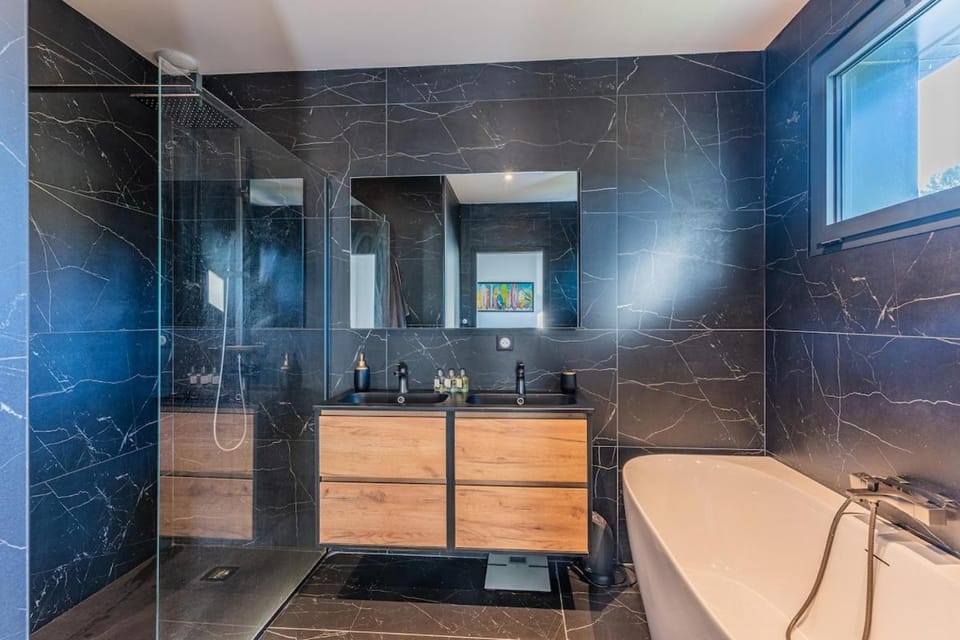 Villaluxe 10-12 people pool pool house cinema fiber Villa in Arcachon