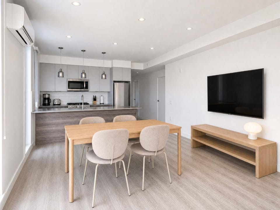 Modern 3BR2BA Suite with AC by Commercial Drive Apartment in Vancouver