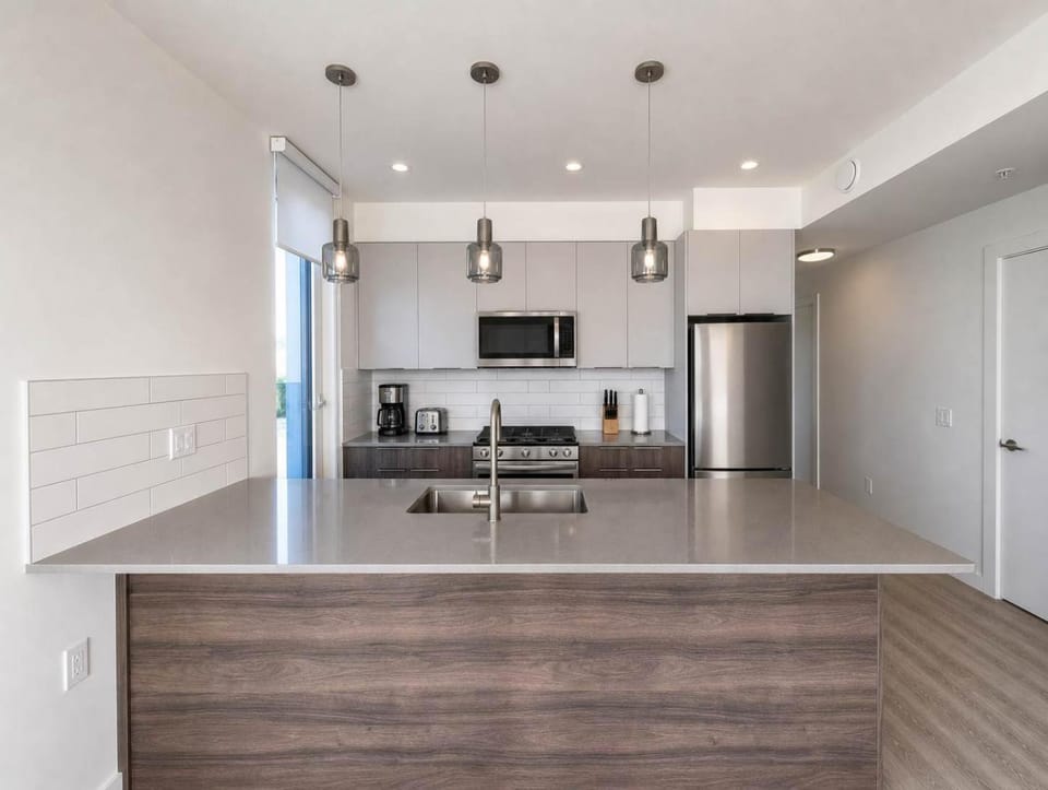 Modern 3BR2BA Suite with AC by Commercial Drive Apartment in Vancouver
