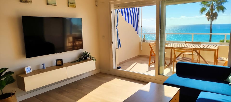 Day, Natural landscape, TV and multimedia, Balcony/Terrace, Living room, Sea view