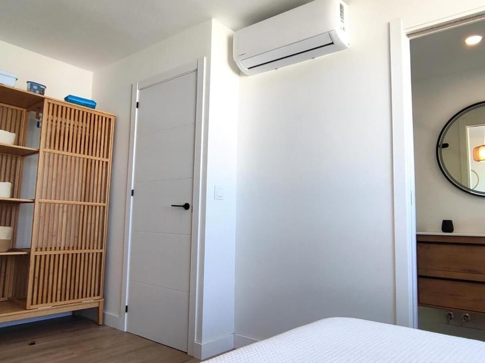 Bedroom, wardrobe, air conditioner