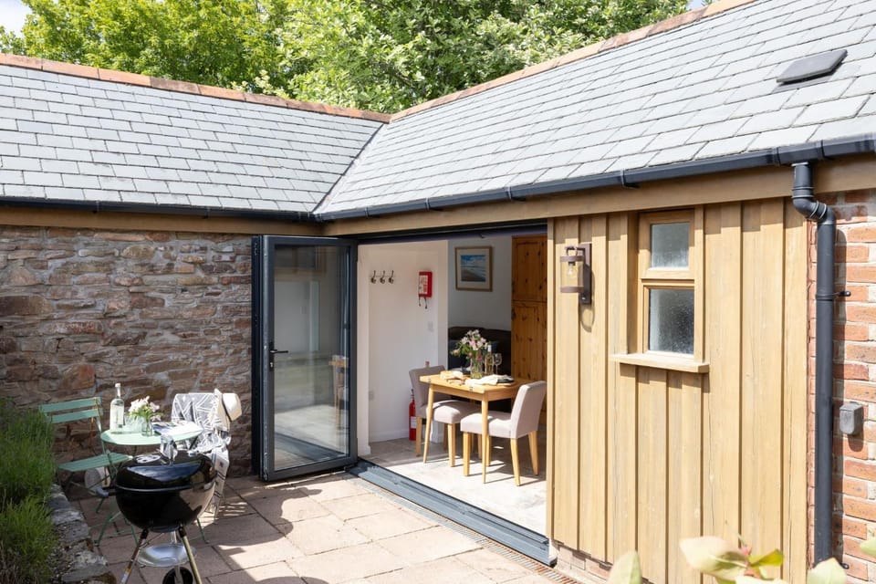 Patio, BBQ facilities, Dining area, kitchen
