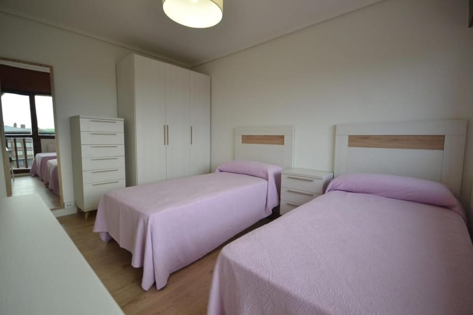 Altamira Nuevo, terrazas y parking Apartment in Santander