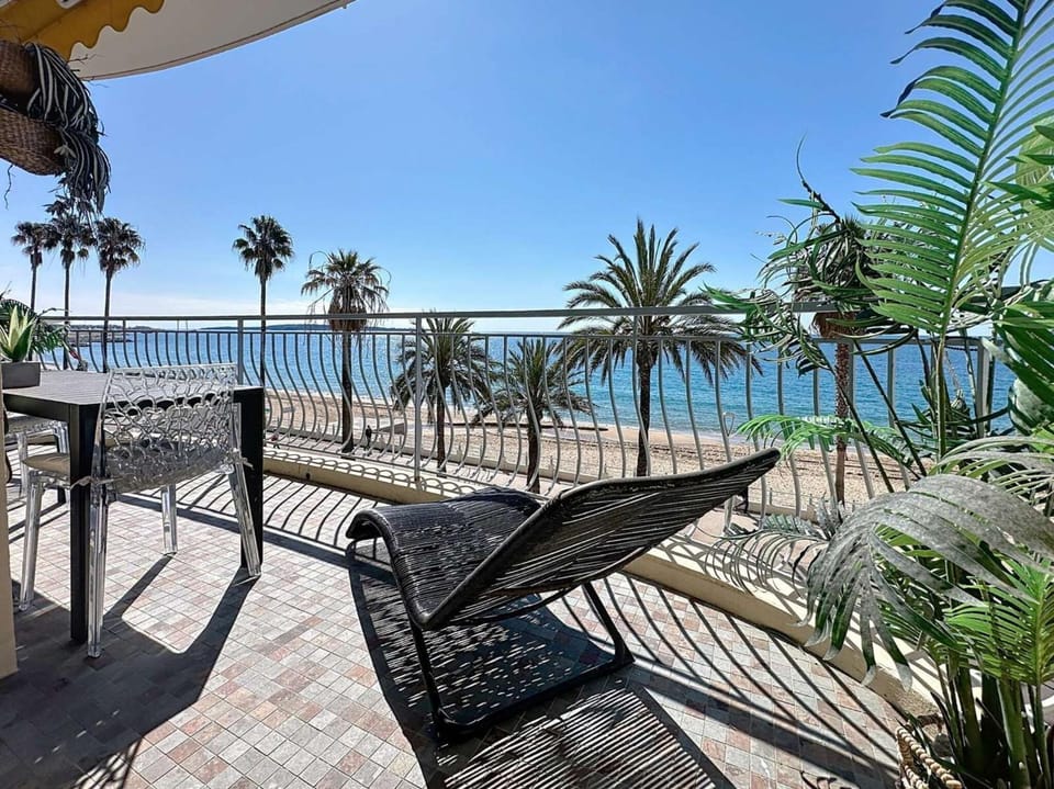 Day, Natural landscape, View (from property/room), Balcony/Terrace, Seating area, Beach, sunbed