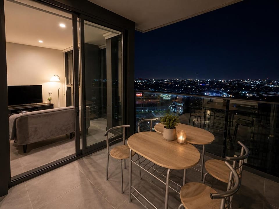 Luxurious City Skyline View near Accor Stadium Hotel in Lidcombe