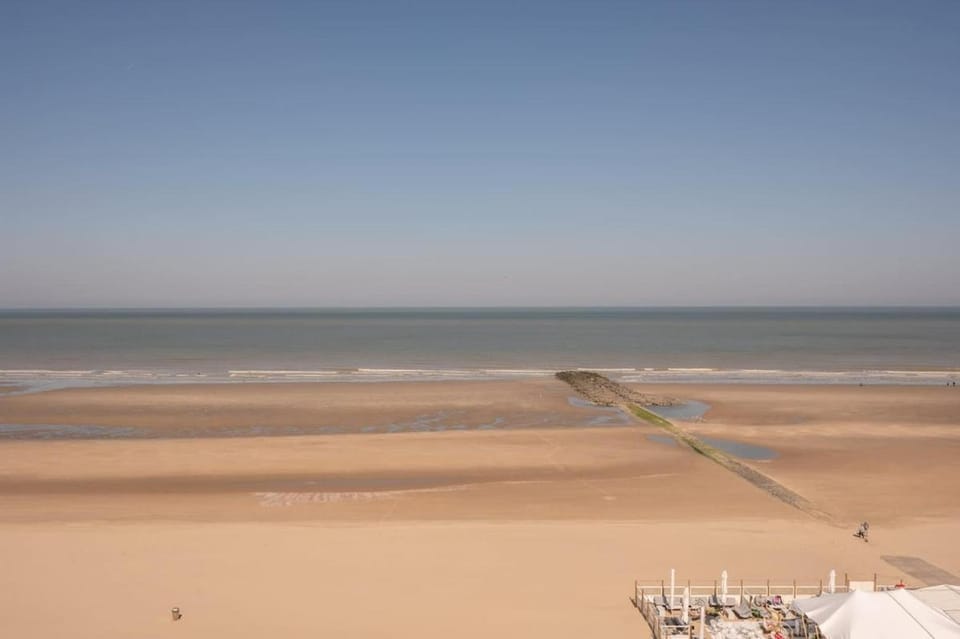 Beachfront Apartment with Panoramic Sea View Apartment in Middelkerke