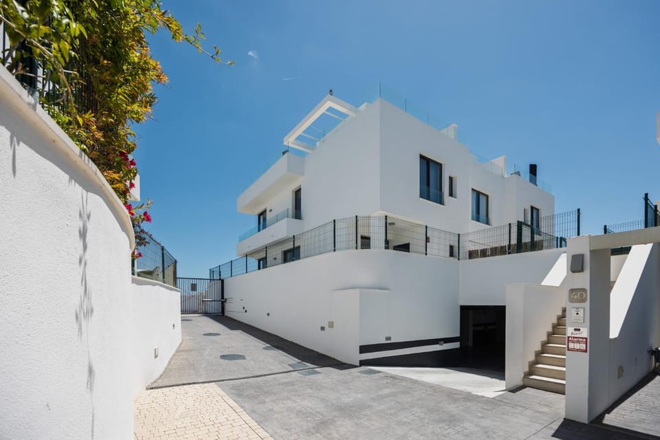 Property building, Facade/entrance, Off site