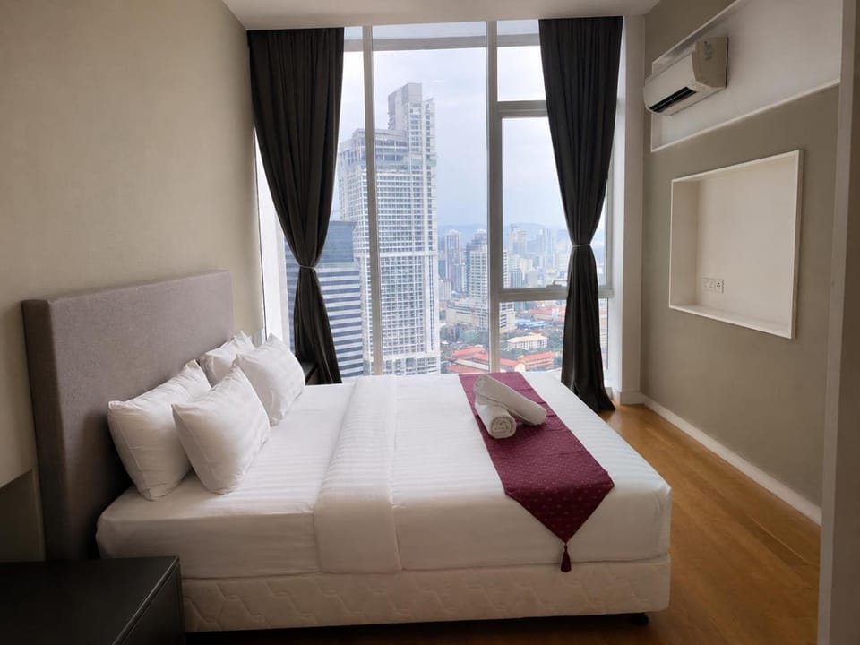 Bed, Living room, Photo of the whole room, Seating area, Bedroom, air conditioner