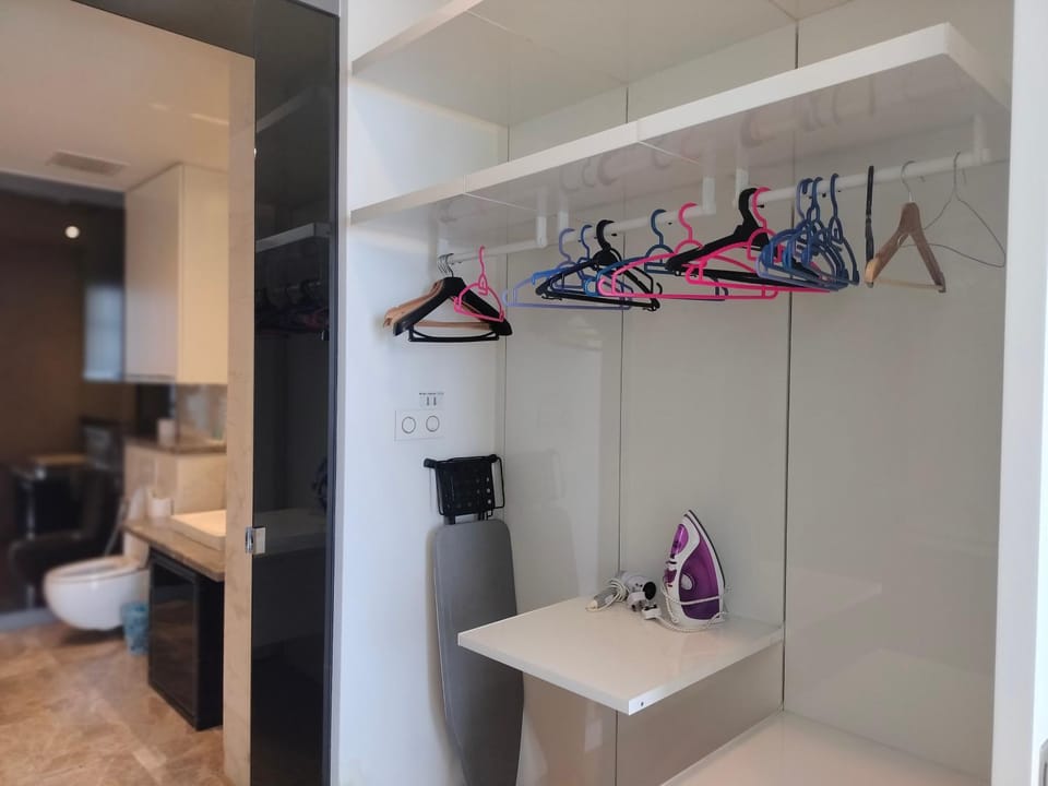 Bathroom, Kitchen or kitchenette, wardrobe, washing machine, dryer